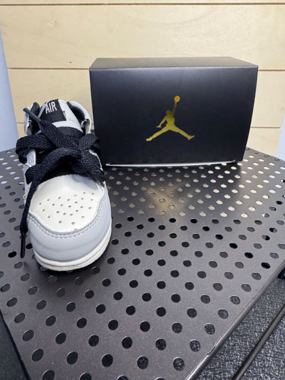 Mini Sneaker Keychain With 8000mAh Power Bank USB Port & Charging Cable - Air Jo